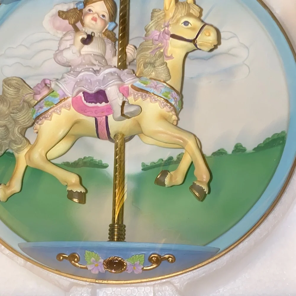 BX40 The Bradford Exchange Carousel Horse Plate Musical Box Horse Moves Up/Down